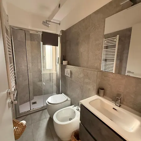 San Lorenzo House *